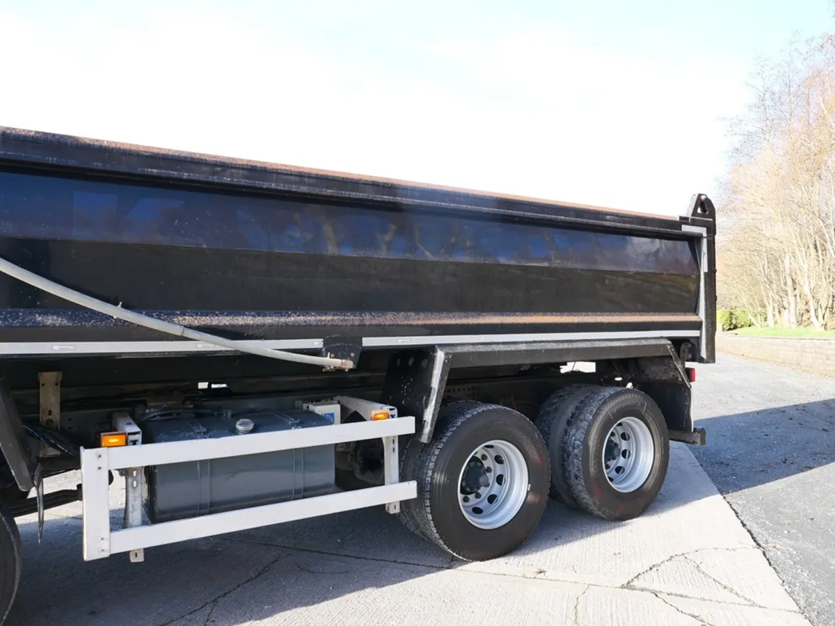 2019 Scania P410 8x4 Thompson Steel Body R1-01226 - Image 4