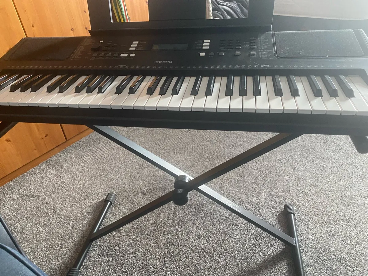 Yamaha Keyboard and stand - Image 1