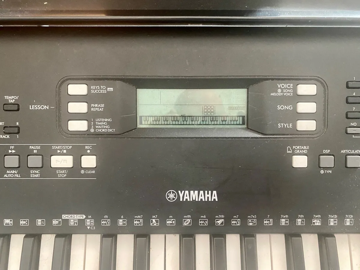 Yamaha Keyboard and stand - Image 2