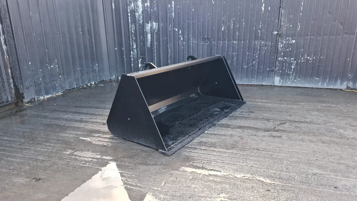 7.5ft JCB Buckets – Heavy Duty Excavator Buckets - Image 1