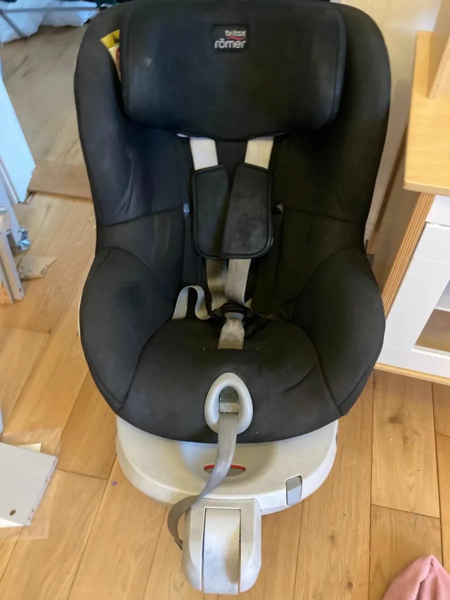 Brittax Romer Dualfix Isofix 360 degree car seat