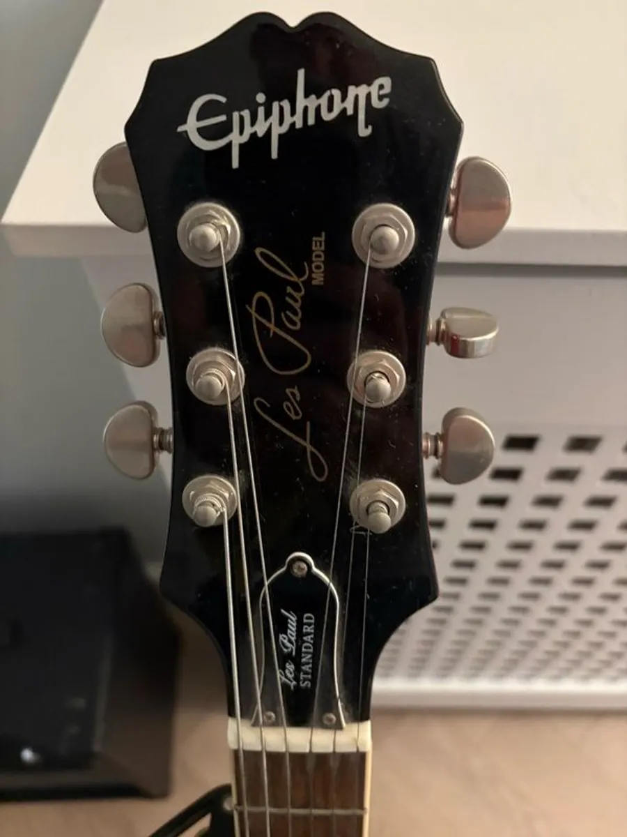 Epiphone Les Paul Standard Cherry Sunburst (2009) with Peavey Vypyr Amp - Image 3