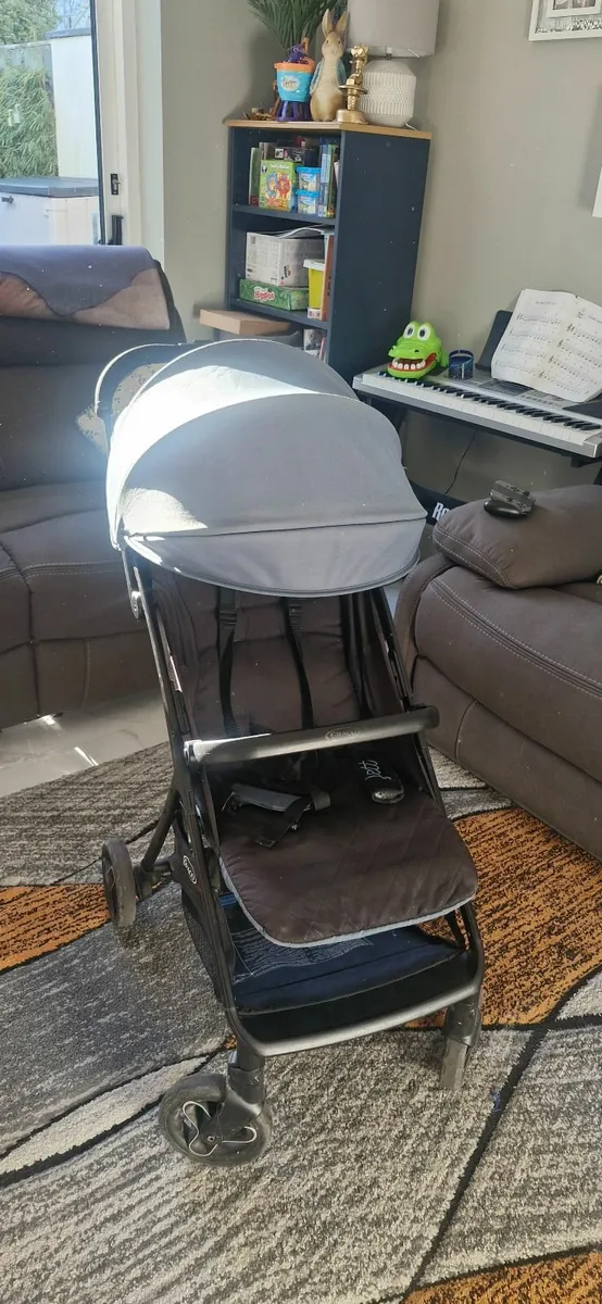 Pop up Graco Stroller - Image 4