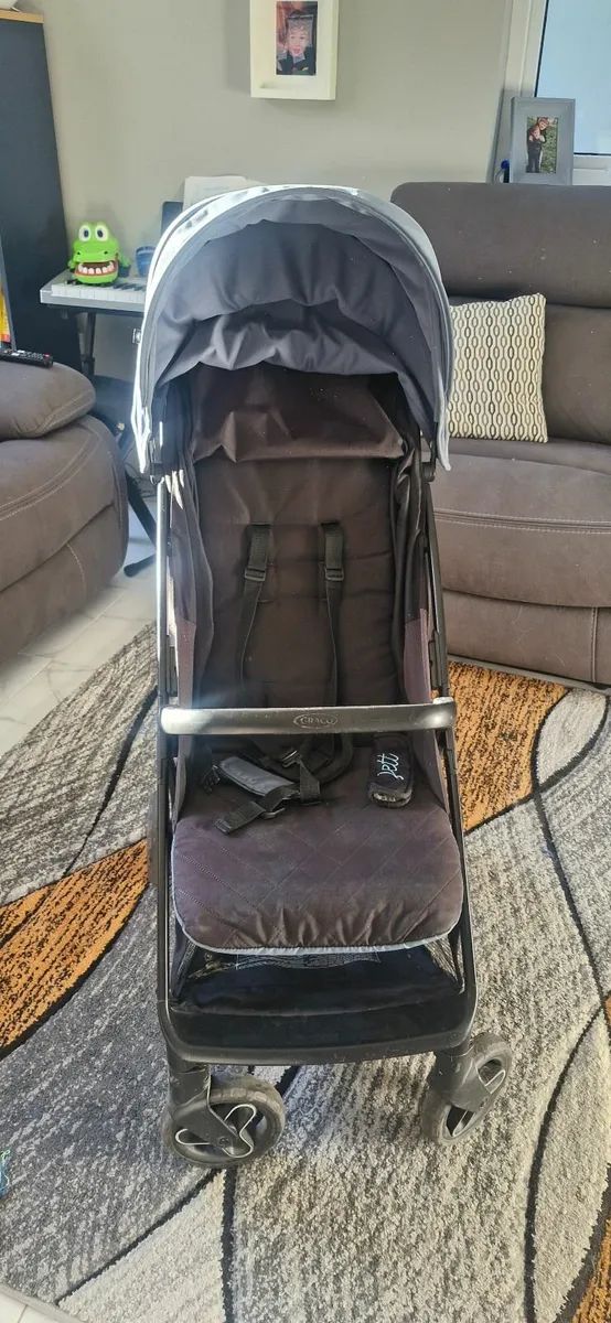 Pop up Graco Stroller - Image 3