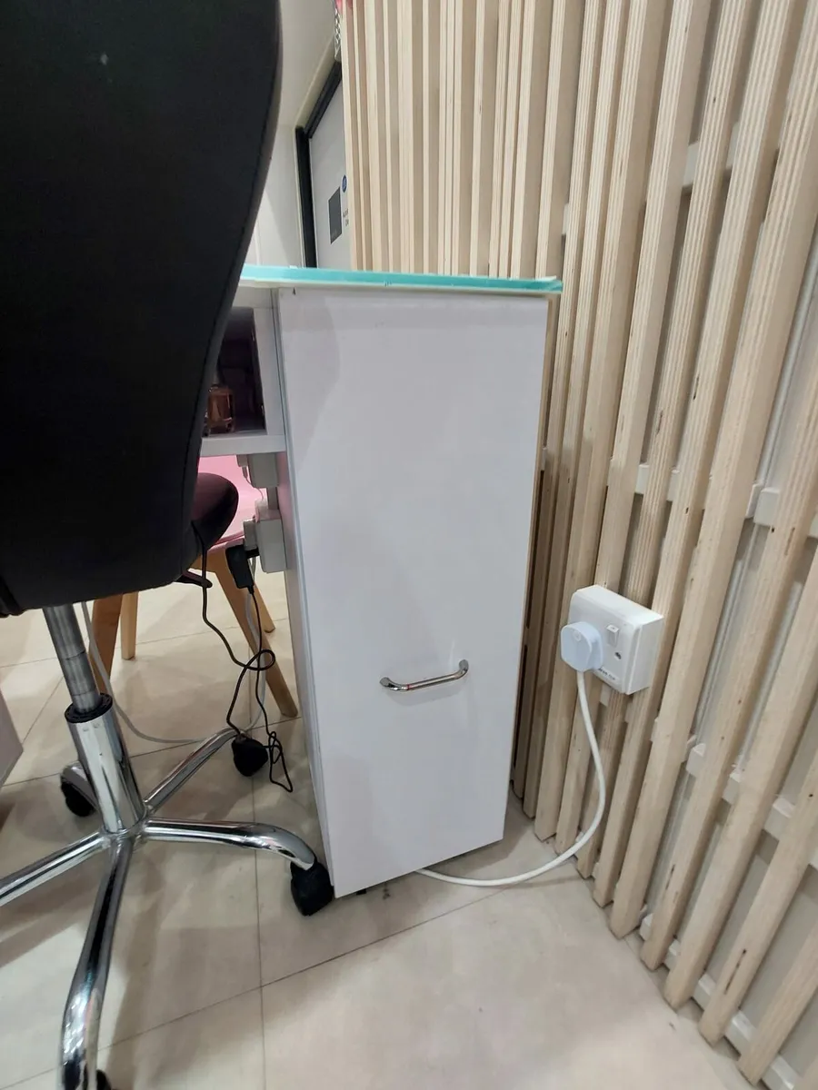 Double Nail Table - Image 3