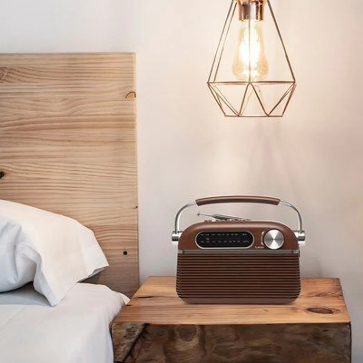 'Vintage' Rechargeable Portable Radio - Image 3