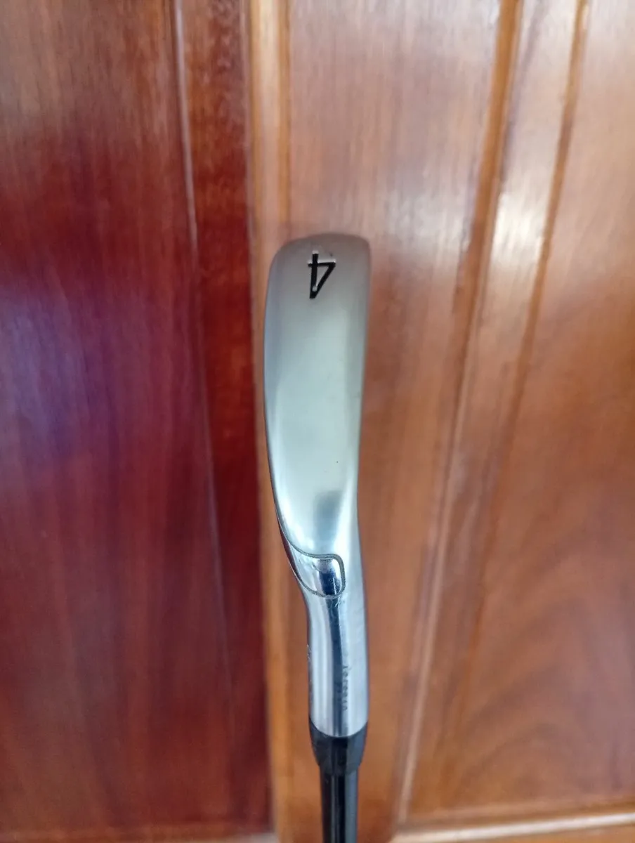 Titleist U 500 (Utility 4 iron)  Stiff Flex As New - Image 2