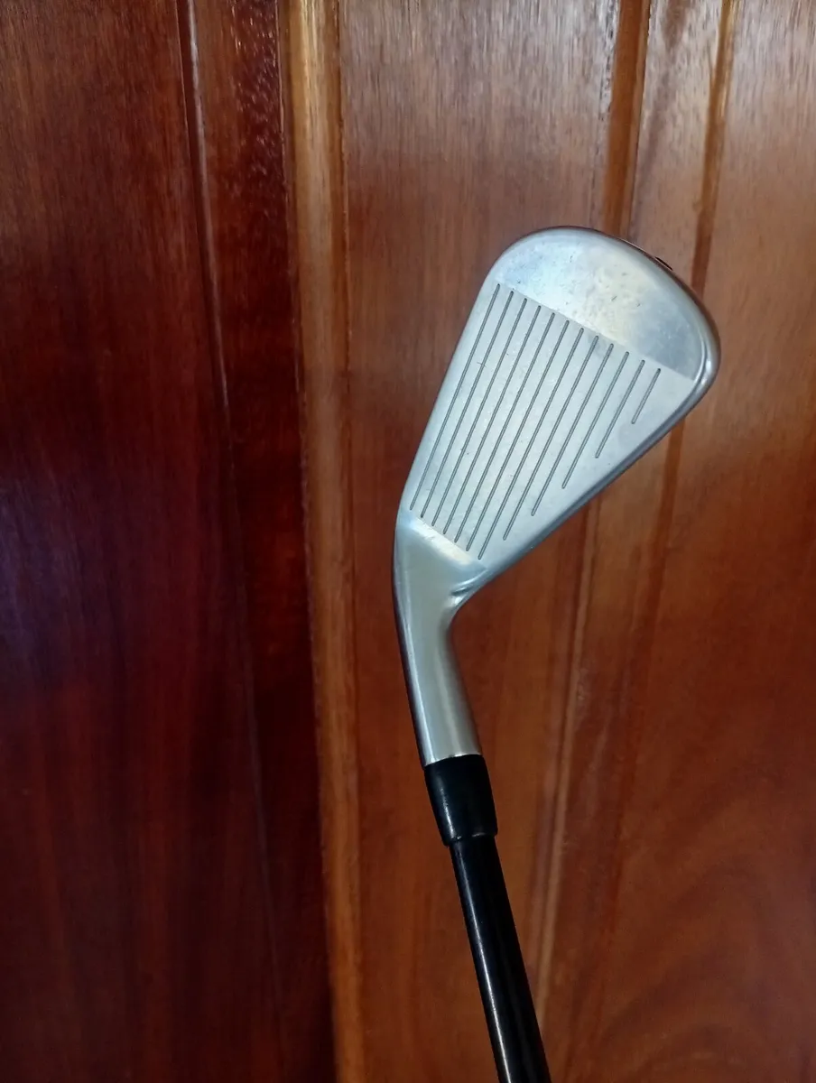 Titleist U 500 (Utility 4 iron)  Stiff Flex As New - Image 3