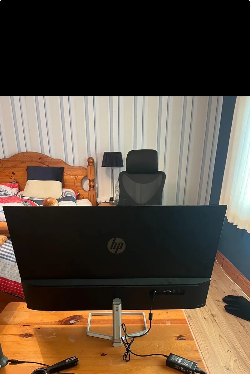 A gaming monitor - Image 3