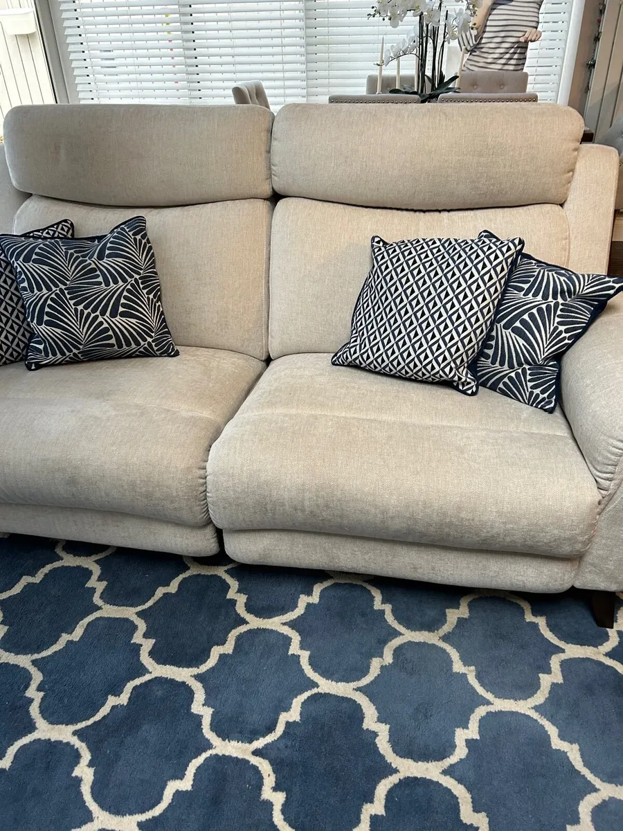 Barstool rugs and cushions - Image 3