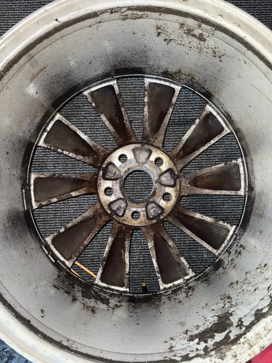 Genuine VW spiral alloys 18” NO CRACKS OR BUCKLES - Image 4