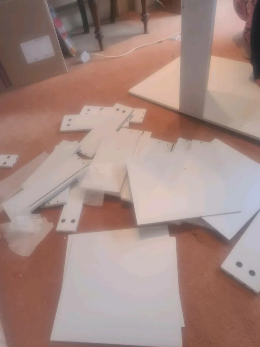 Computer Desk woth drawers. New - Image 4