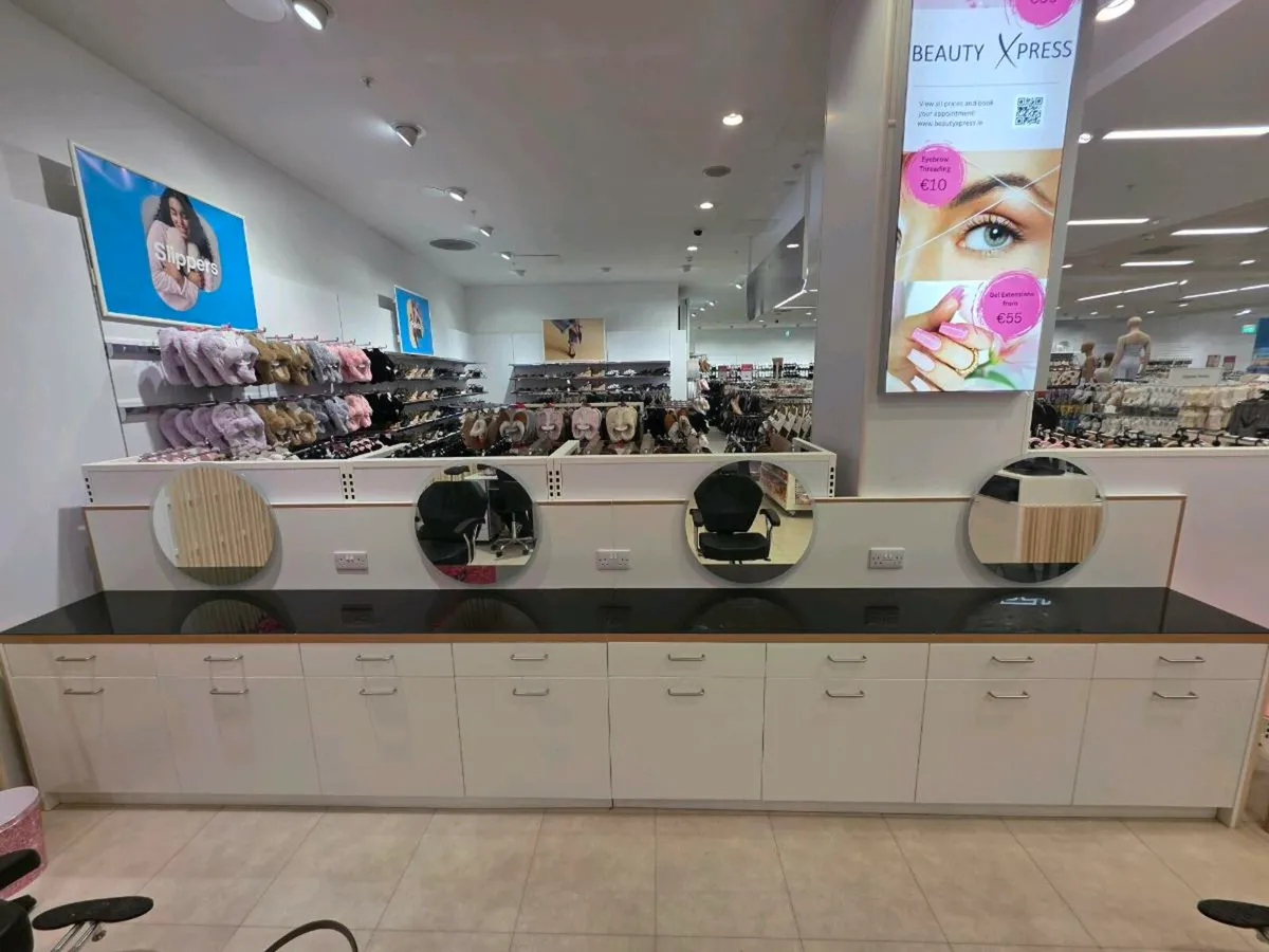 Styling Unit with LED Mirrors - Image 1