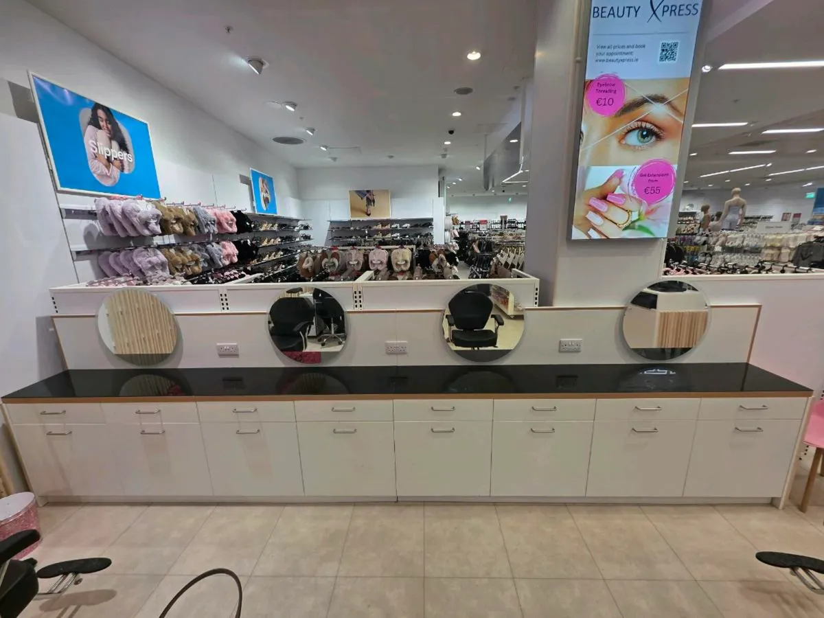 Styling Unit with LED Mirrors - Image 2