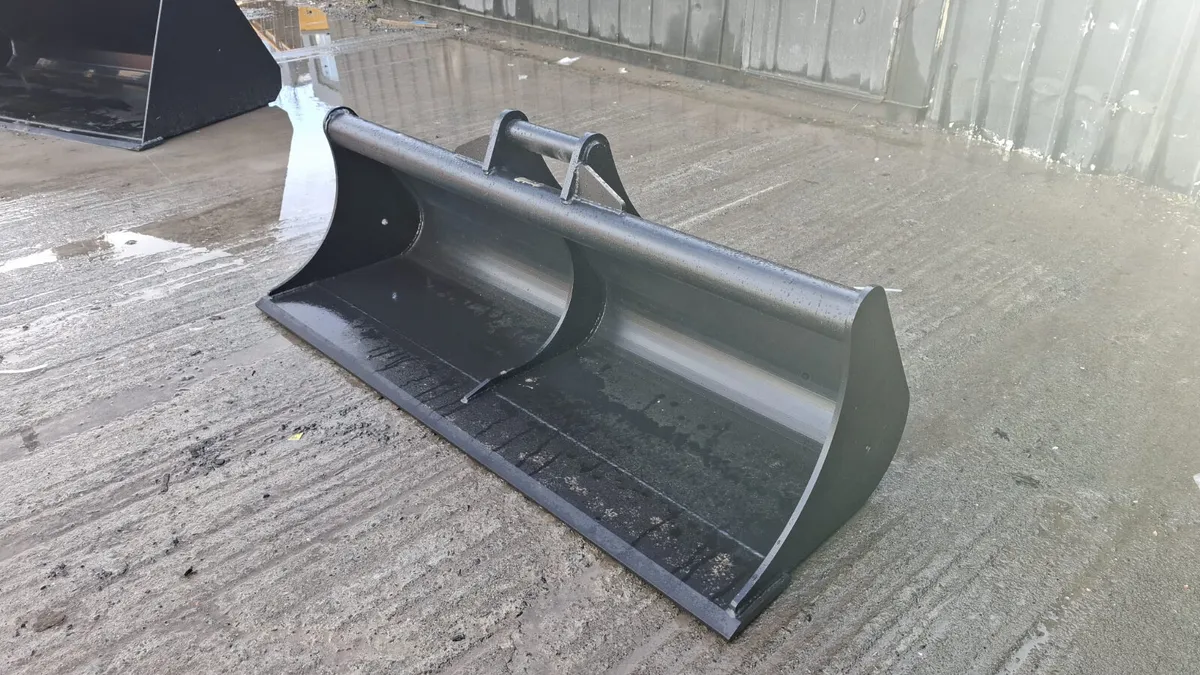 6ft Grading Bucket – 65mm Pins – Excavator Attachm - Image 3