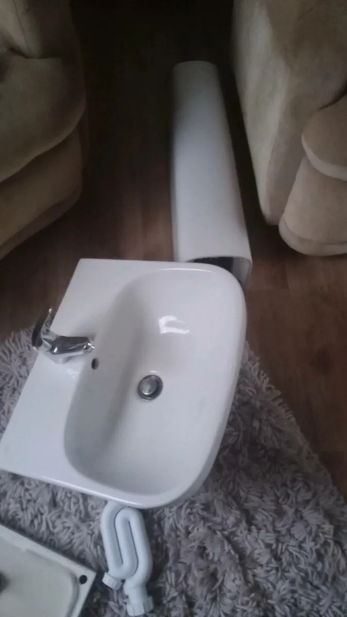 Sink and toilet new - Image 4