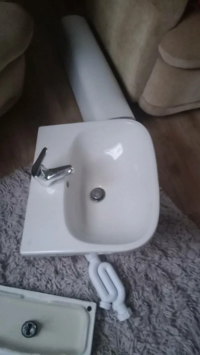 Sink and toilet new - Image 3