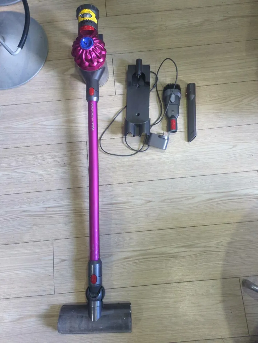 Dyson V7 Vacuum Hoover - Image 2