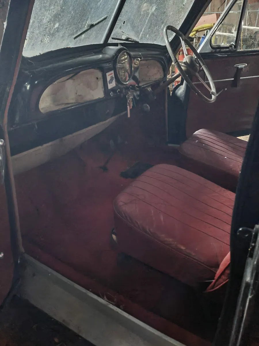 Zetor 5711 and morris minor split screen - Image 2