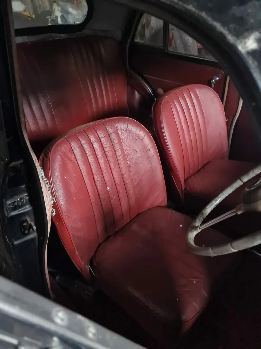 Zetor 5711 and morris minor split screen - Image 3