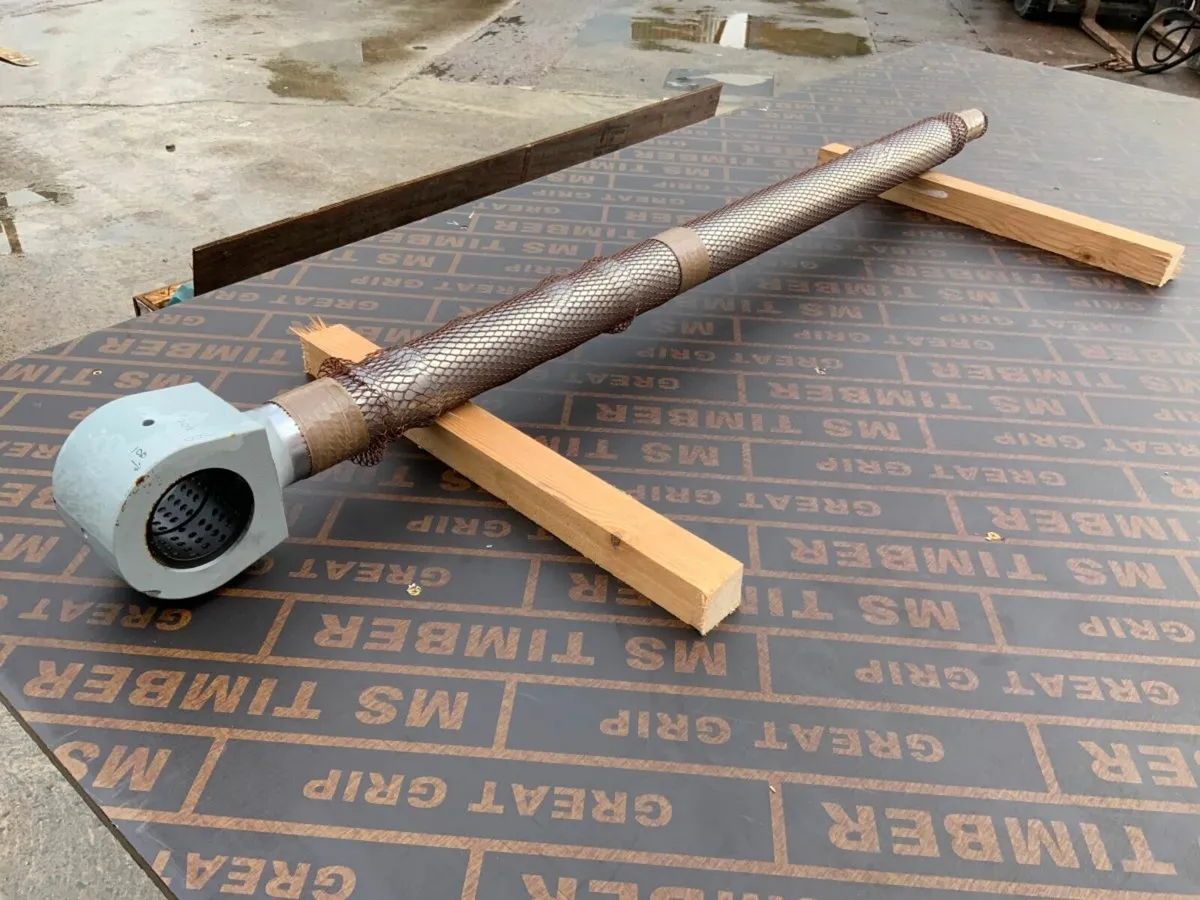 UNUSED CASE WX168 CYLINDER ROD.....84550118. - Image 3