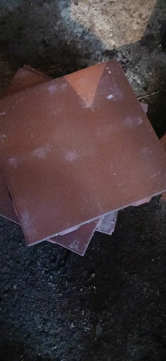 19 red floor tiles - Image 2