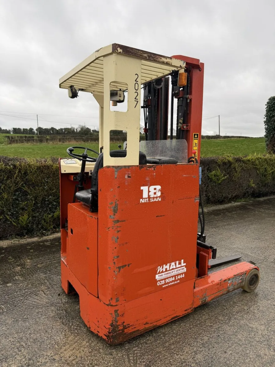 1994 Nissan electric reach truck with charger - Image 4
