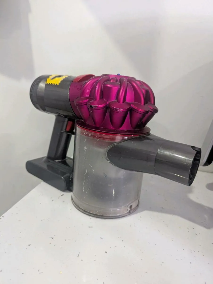 Dyson V7 Vacuum Hoover - Image 1