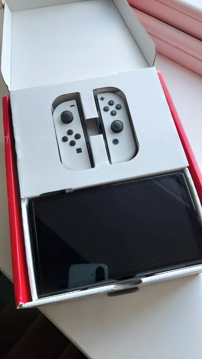 Nintendo Switch Oled - Image 2