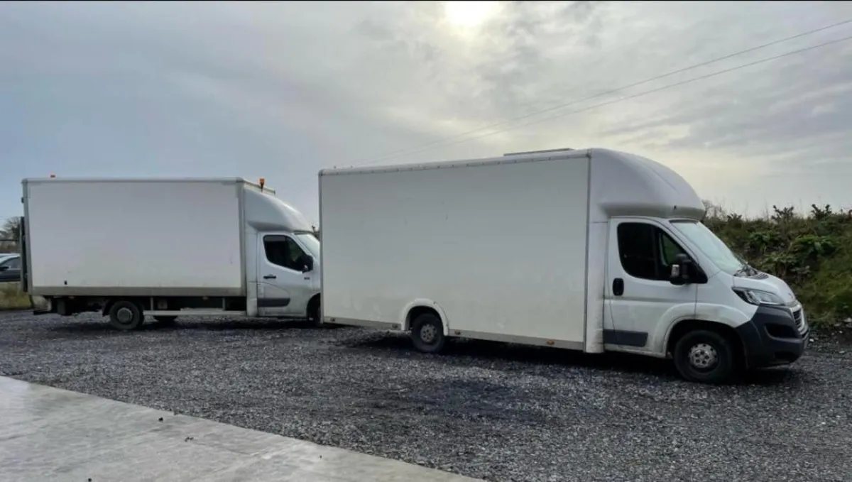 MAN WITH A VAN - TAIL LIFT- REMOVALS - Image 1