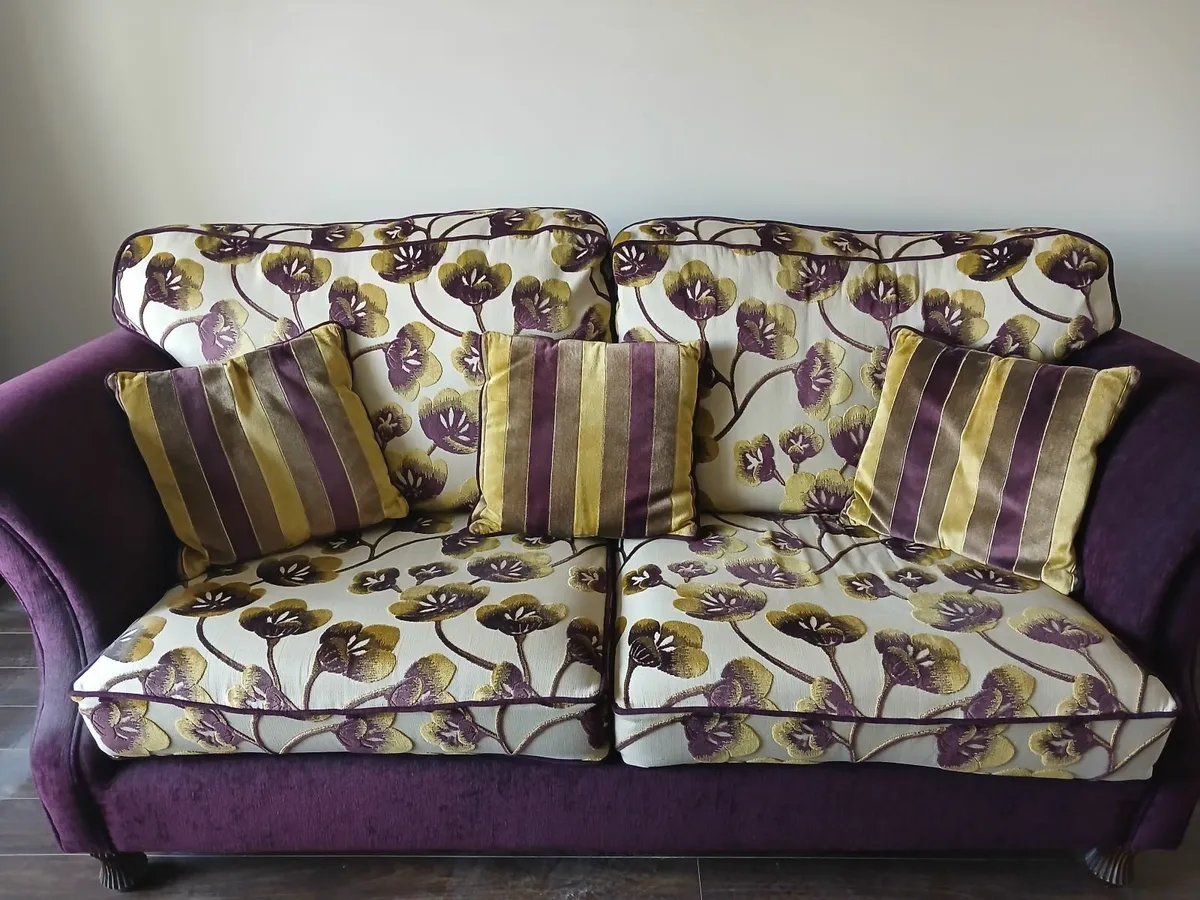 Suite of furniture - Image 1