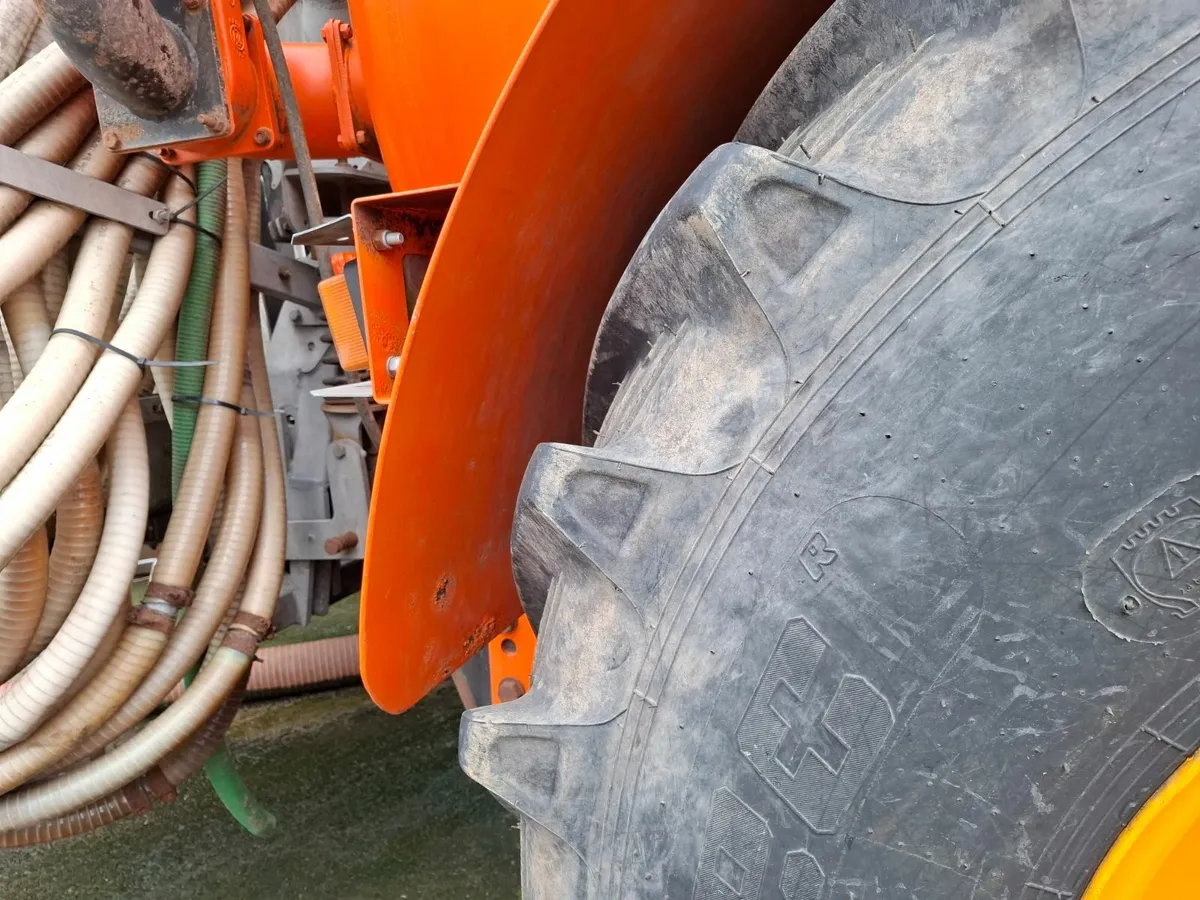 2500 gallon abbey with 7.5m trailing shoe - Image 2