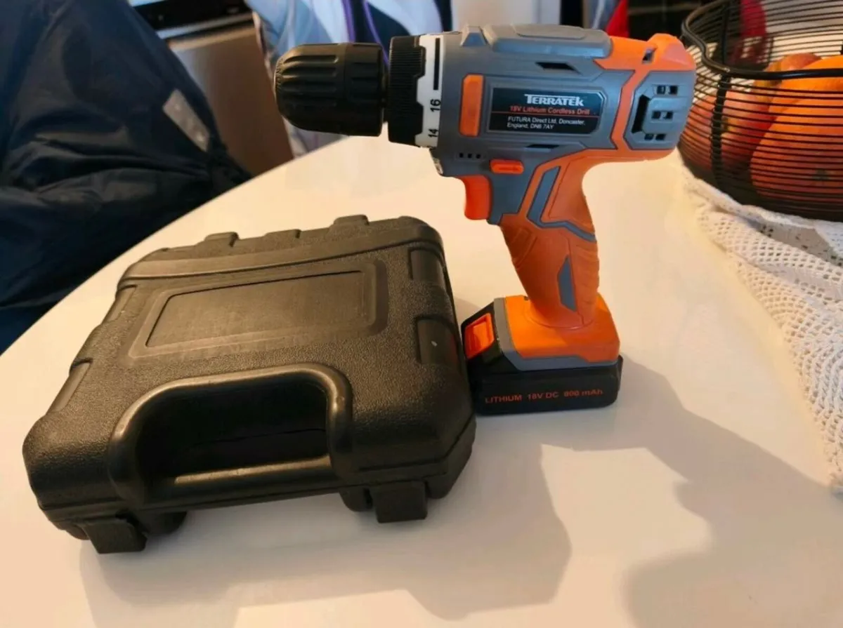 Cordless drill in perfect condition - Image 2