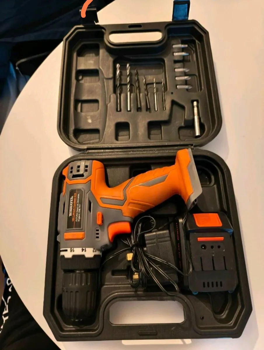 Cordless drill in perfect condition - Image 1