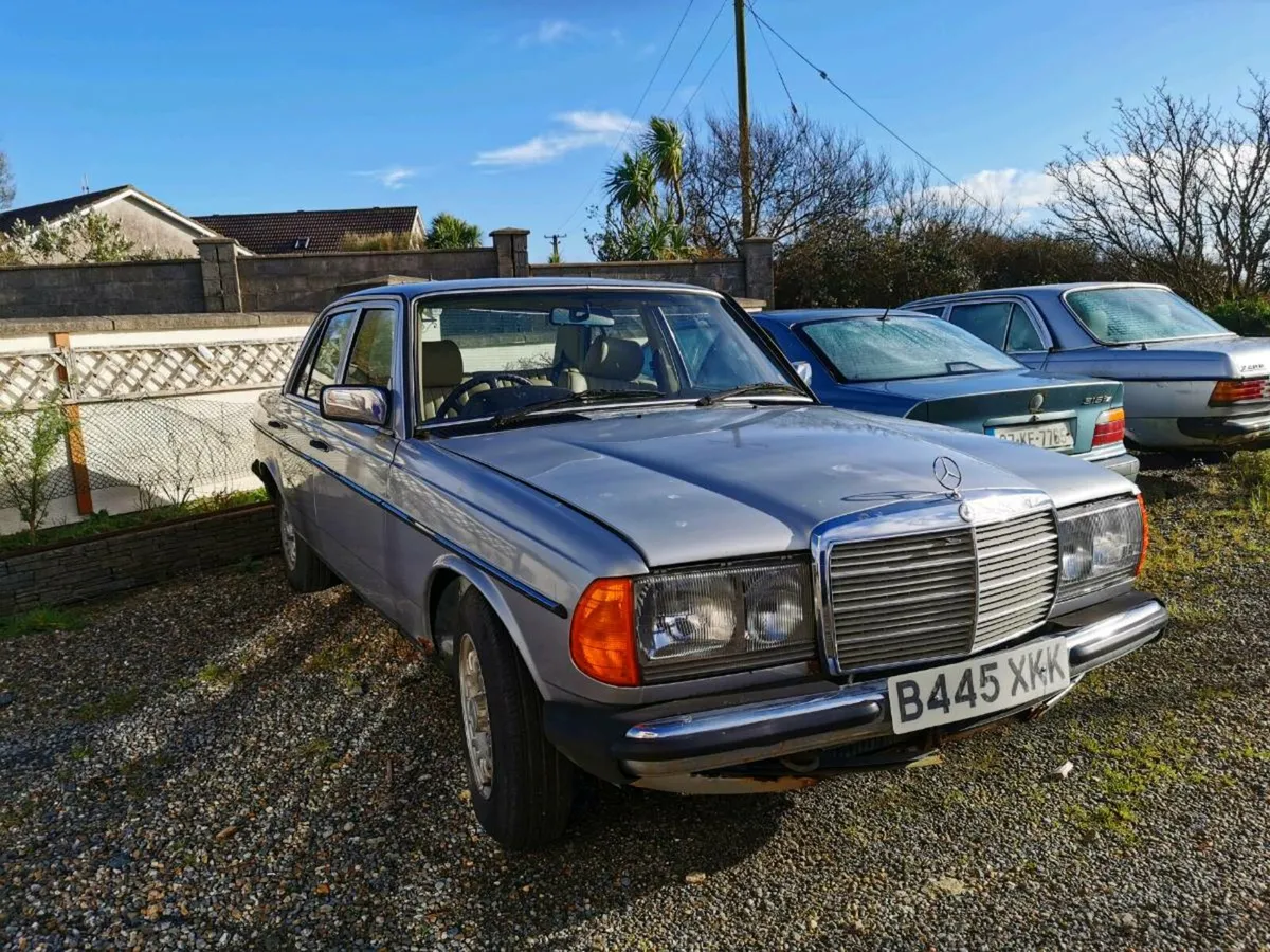 Mercedes 123 petrol automatic - Image 1