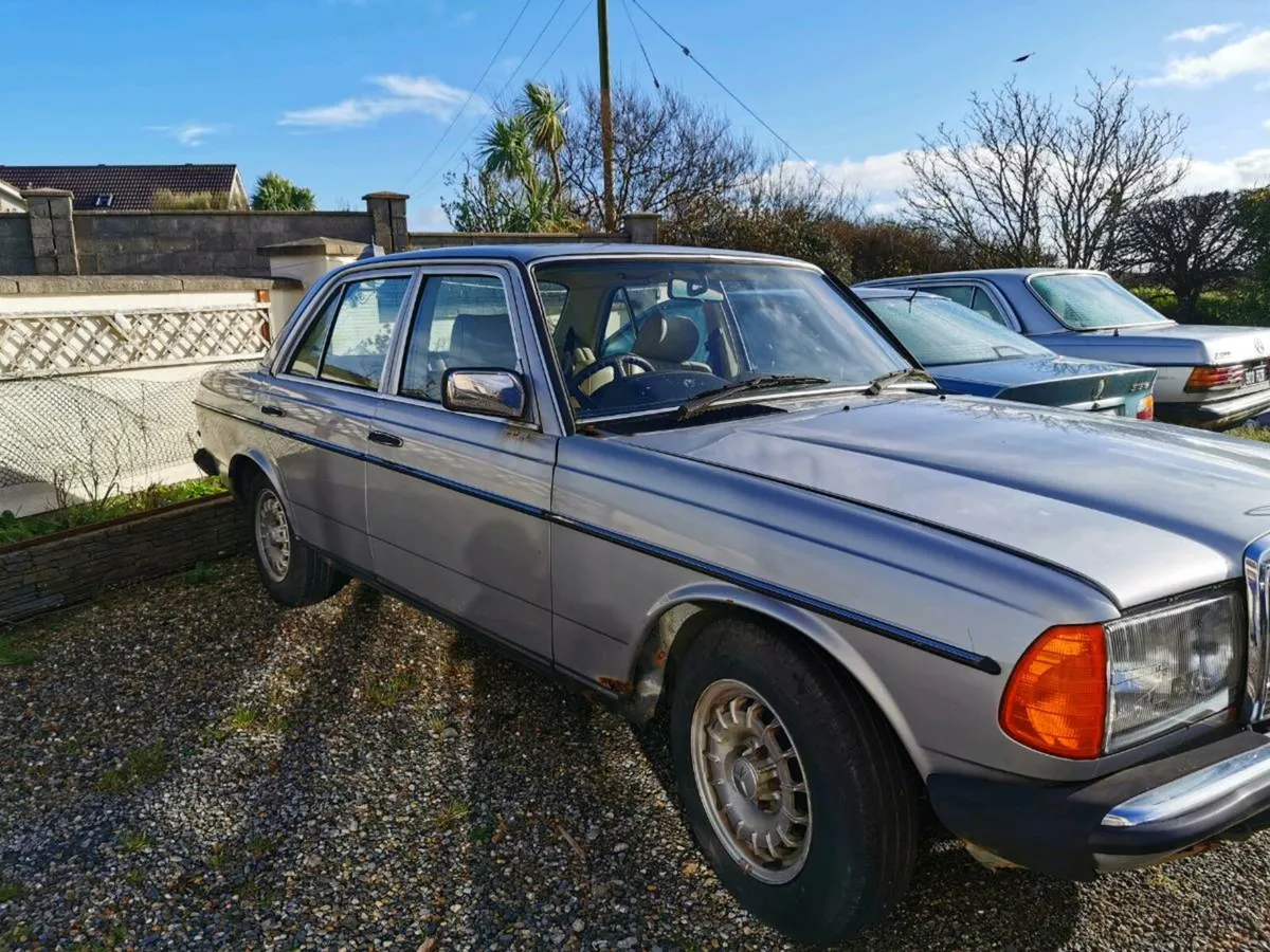 Mercedes 123 petrol automatic - Image 2