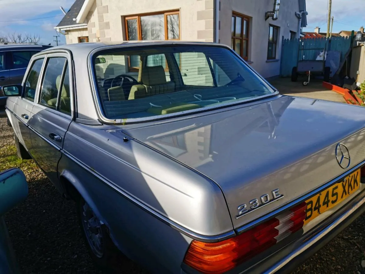 Mercedes 123 petrol automatic - Image 3