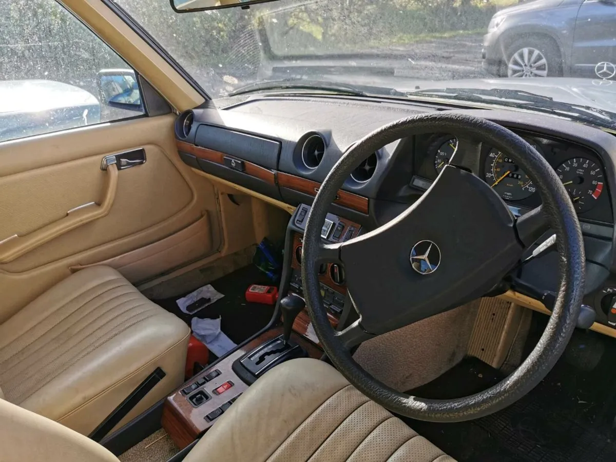 Mercedes 123 petrol automatic - Image 4