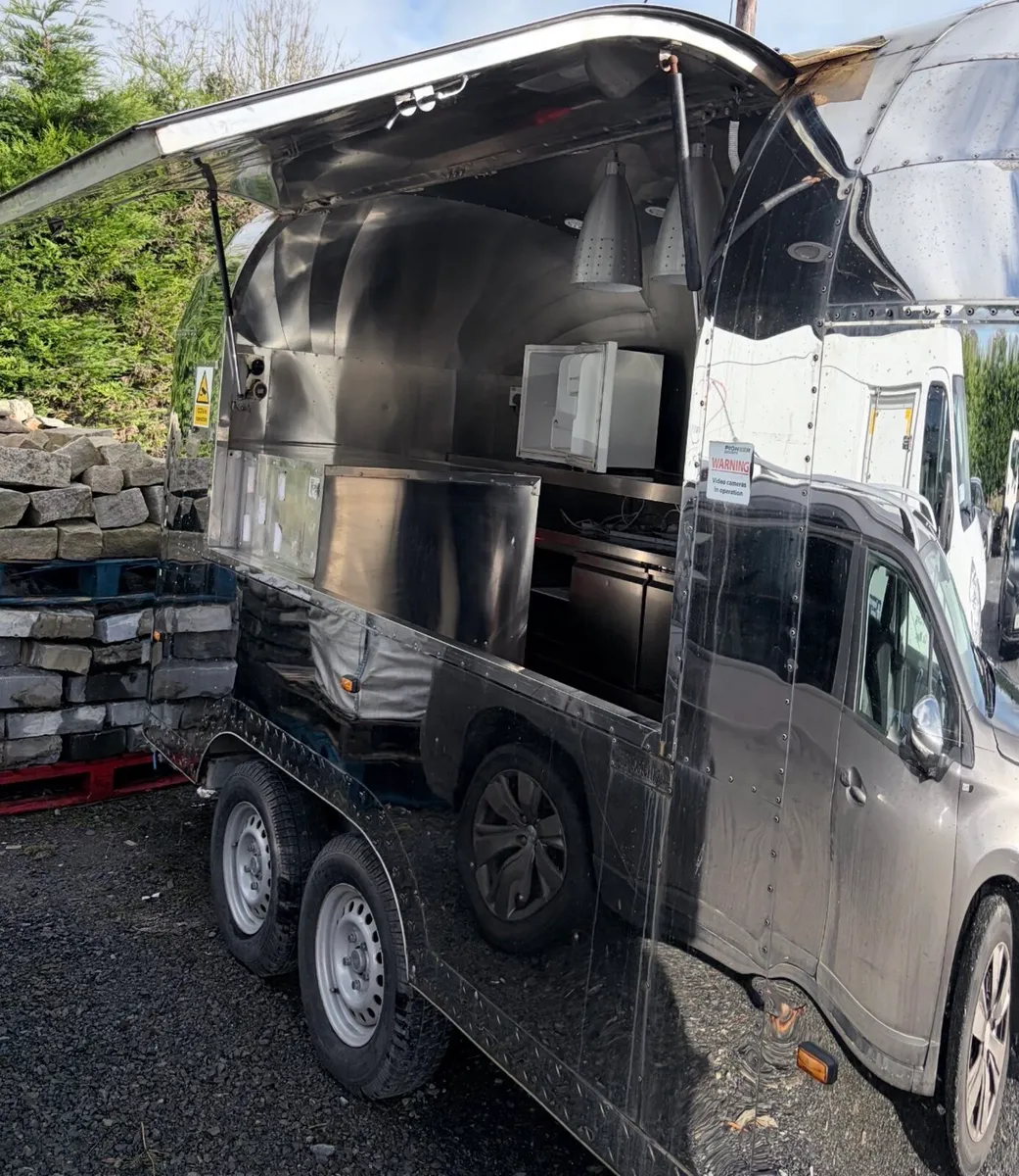 4 meter Airstream pizza 🍕 Catering Trailer - Image 2
