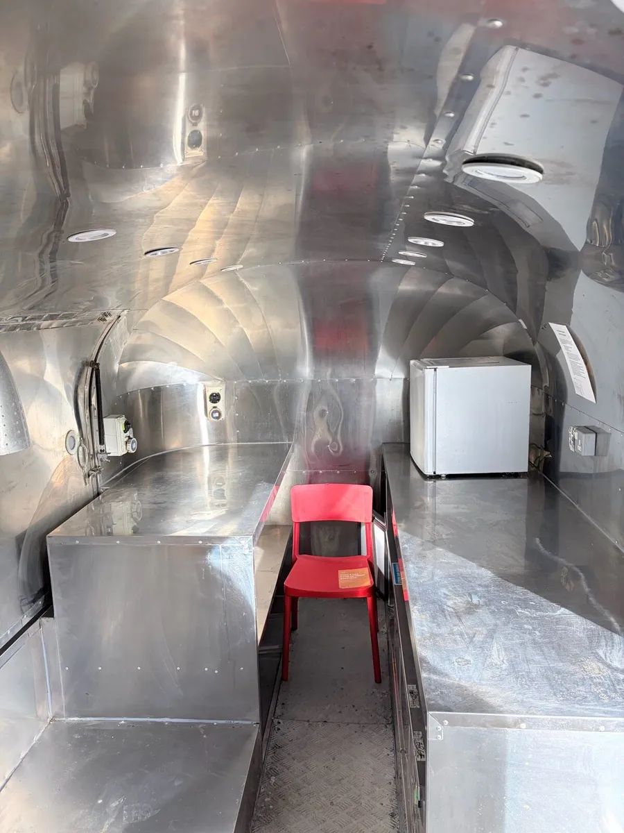 Airstream Catering pizza 🍕 🍕 trailer - Image 4