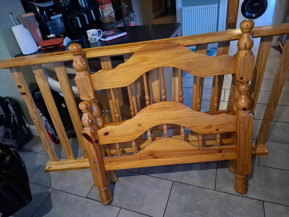 Singe pine bed - Image 1