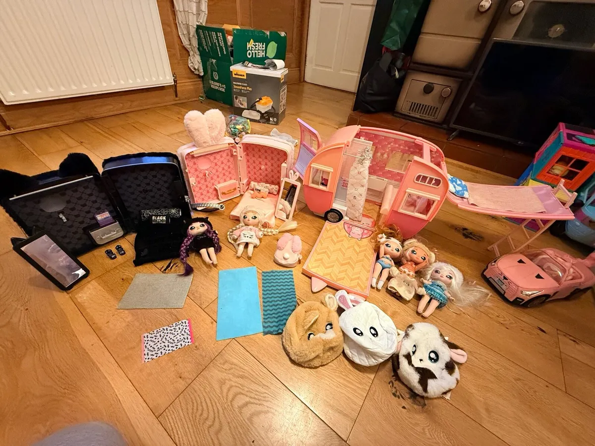 Large garage sale read description - Image 2