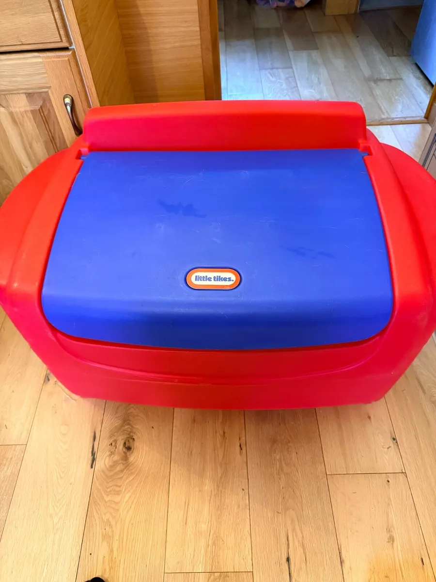 Large garage sale read description - Image 4