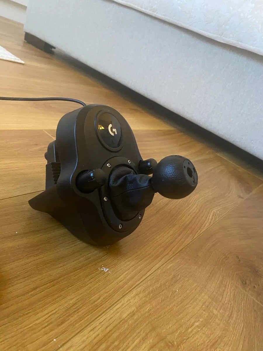 Logitech G29 PS4 Steering Wheel with Gearstick - Image 4