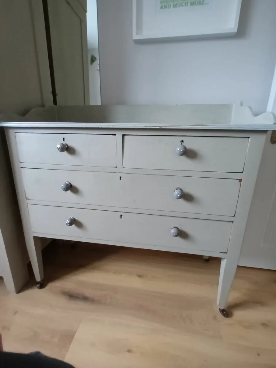 Vintage-Style Wardrobe & Dressing Table - Image 2