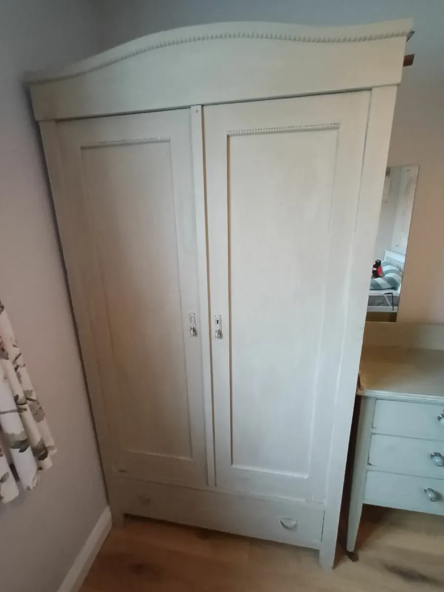 Vintage-Style Wardrobe & Dressing Table - Image 1