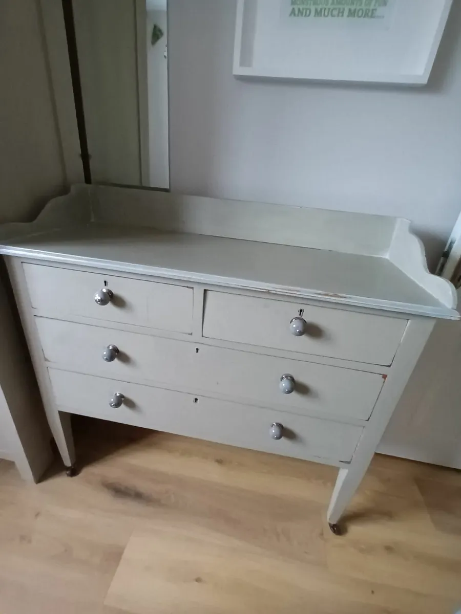 Vintage-Style Wardrobe & Dressing Table - Image 3