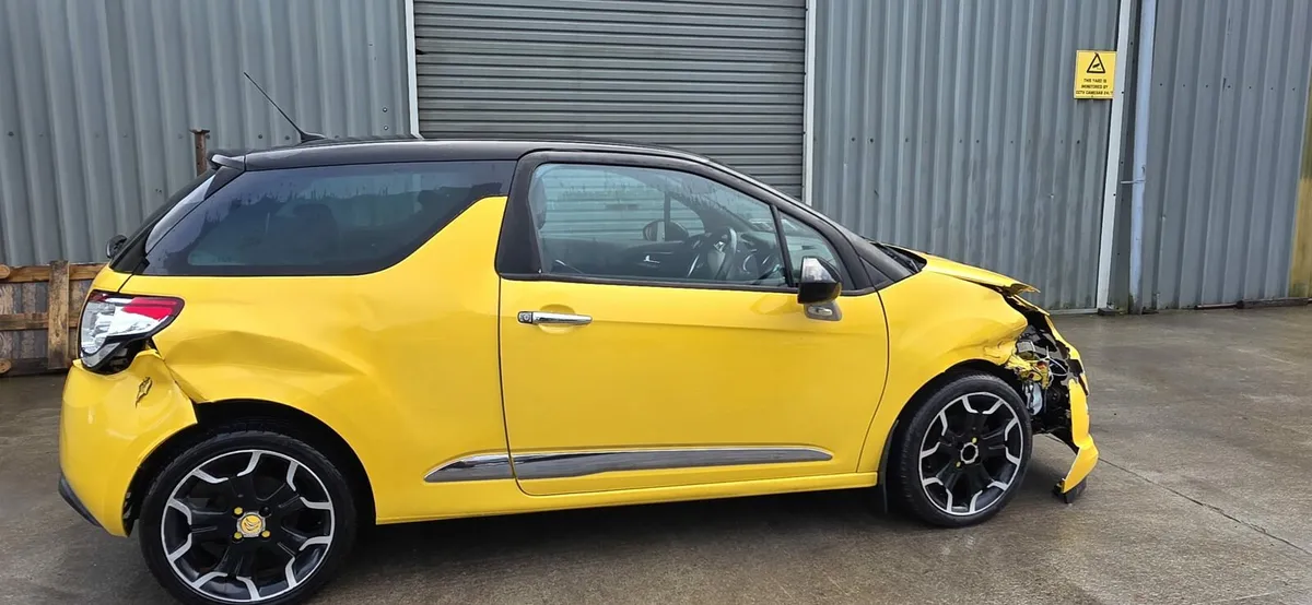 12 CITROËN DS3 DIESEL - Image 3