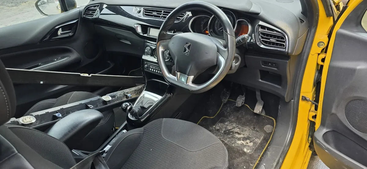 12 CITROËN DS3 DIESEL - Image 4