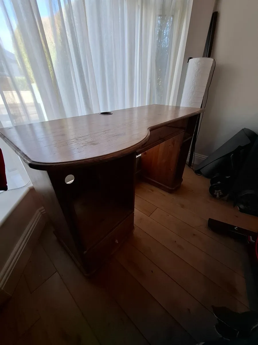 Study desk - Image 1